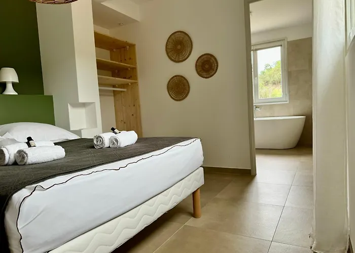 Mare E Machja Avec Piscine Et Vue *