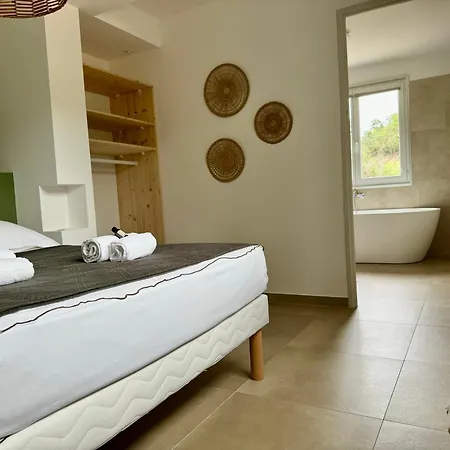 Mare E Machja Avec Piscine Et Vue *