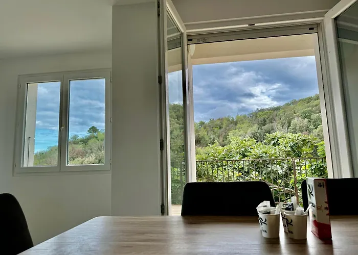 Mare E Machja Avec Piscine Et Vue *